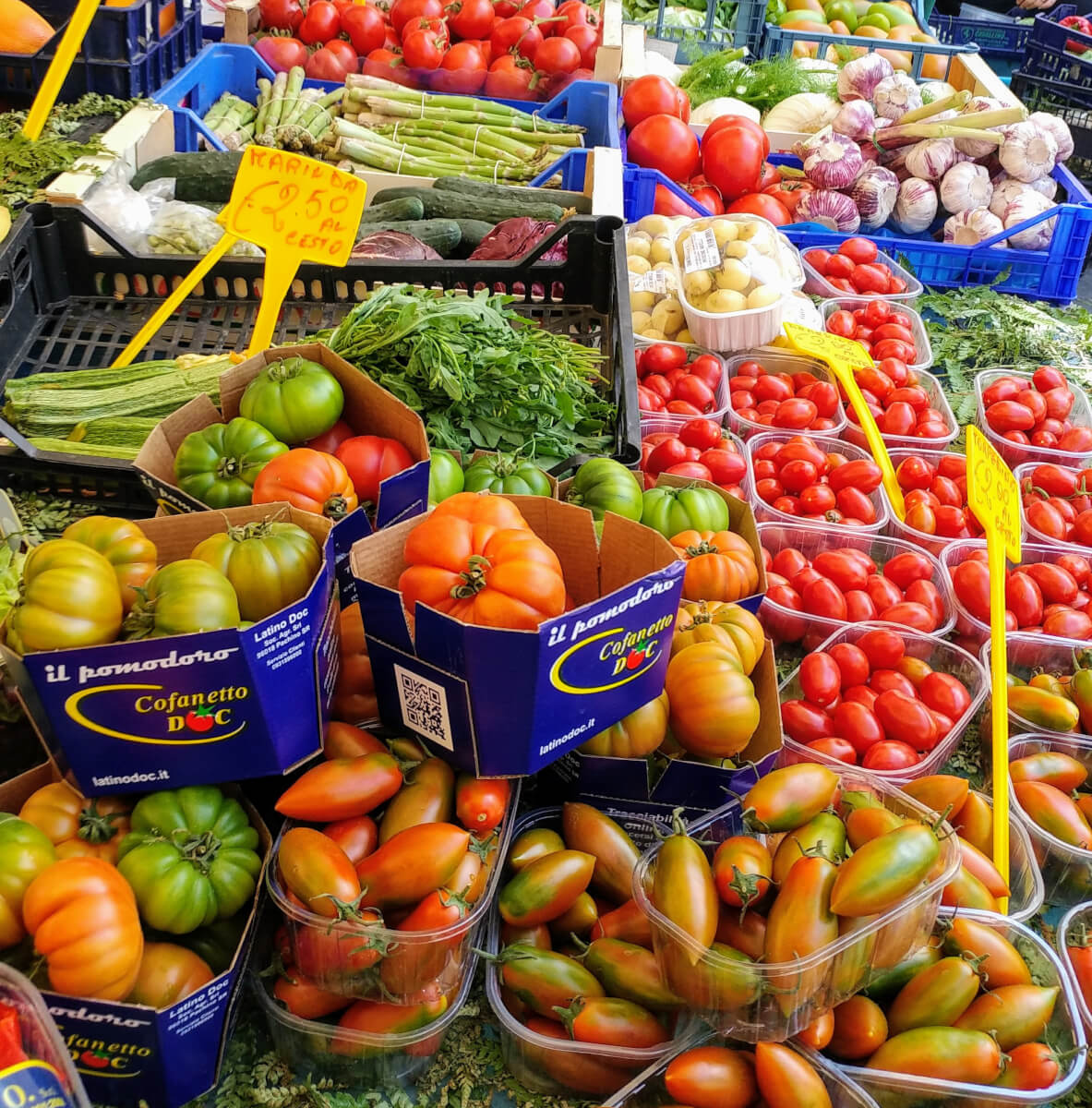 φρούτα και λαχανικά στη αγορά της campo dei fiori