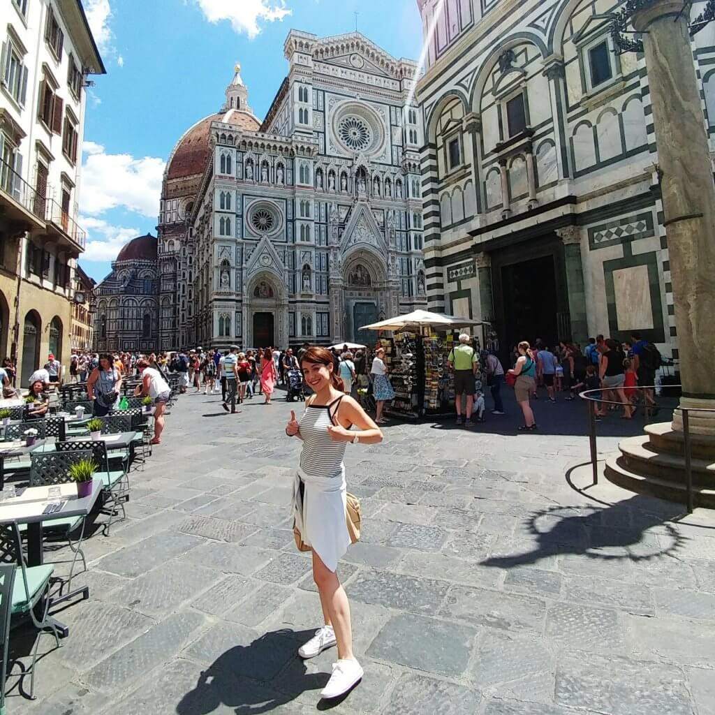 girl infront of the duomo square Florence
