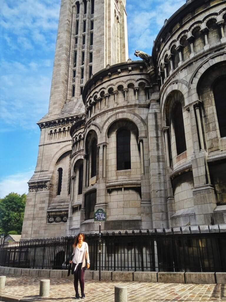 girl in front of sacre couer church in montmartre